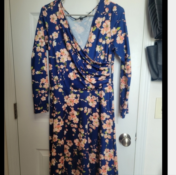 Floral Longsleeve Dress - Picture 3 of 5